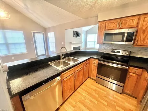 5220 Thatcher Way, Virginia Beach, VA 23456