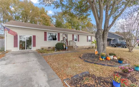 3237 Hancock Dr, Chesapeake, VA 23323
