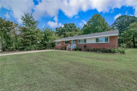 17 Azalea Dr, Newport News, VA 23602