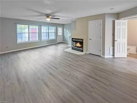 146 Corwin Cir, Hampton, VA 23666 photo 2