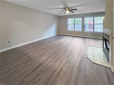 146 Corwin Cir, Hampton, VA 23666 photo 4