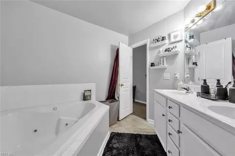 Bath - 228 Bailey Park Dr, Hampton, VA 23669 photo 2 of 6