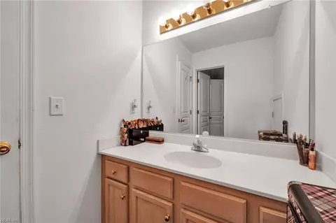 Bath - 228 Bailey Park Dr, Hampton, VA 23669 photo 5 of 6