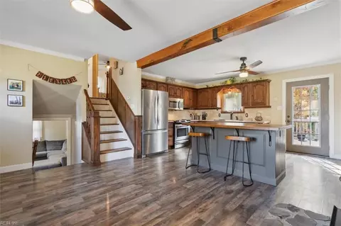 Entry Way - 2600 Wright Rd, Saluda, VA 23149 photo 2 of 2
