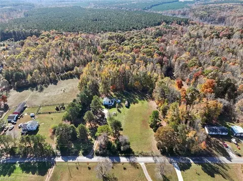 View/Area - 2600 Wright Rd, Saluda, VA 23149 photo 4 of 7