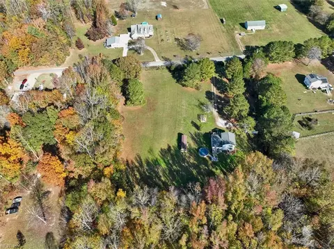 View/Area - 2600 Wright Rd, Saluda, VA 23149 photo 6 of 7