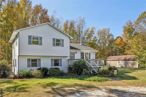 2600 Wright Rd, Saluda, VA 23149
