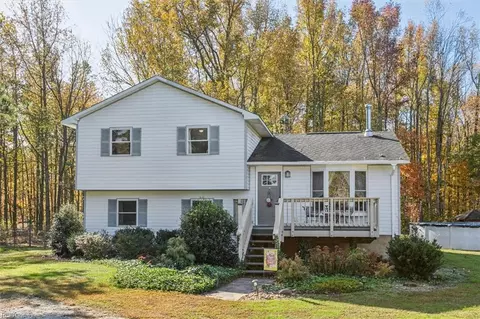 Exterior - 2600 Wright Rd, Saluda, VA 23149 photo 4 of 11