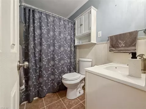 Bath - 2600 Wright Rd, Saluda, VA 23149 photo 4 of 4