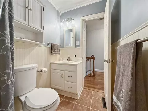 Bath - 2600 Wright Rd, Saluda, VA 23149 photo 3 of 4