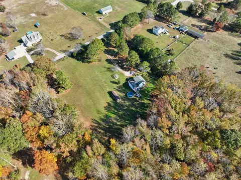 View/Area - 2600 Wright Rd, Saluda, VA 23149 photo 2 of 7