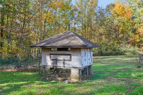 Exterior - 2600 Wright Rd, Saluda, VA 23149 photo 9 of 11