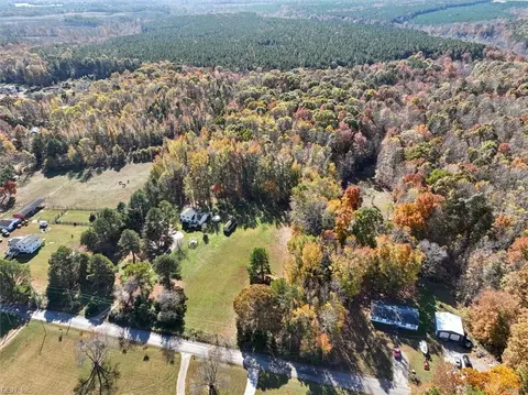 View/Area - 2600 Wright Rd, Saluda, VA 23149 photo 3 of 7