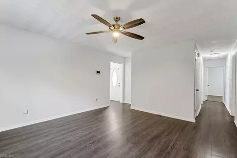 13 Corey Cir, Hampton, VA 23663 photo 4