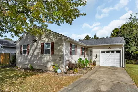 13 Corey Cir, Hampton, VA 23663
