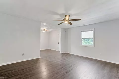 13 Corey Cir, Hampton, VA 23663 photo 5