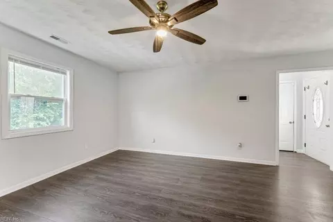 13 Corey Cir, Hampton, VA 23663 photo 3