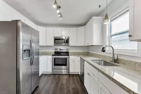13 Corey Cir, Hampton, VA 23663 photo 8