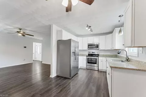 13 Corey Cir, Hampton, VA 23663 photo 10