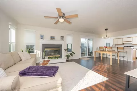 731 Gemstone Ln, Virginia Beach, VA 23462