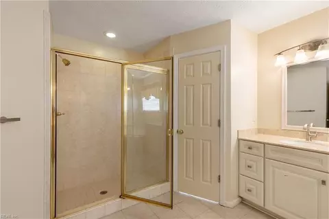 Bath - 12 W Big Sky Dr, Hampton, VA 23666 photo 3 of 5