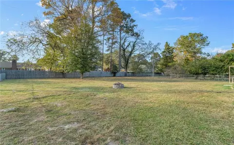 Exterior - 111 Moone Dr, Smithfield, VA 23430 photo 6 of 8