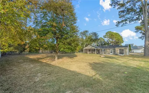 Exterior - 111 Moone Dr, Smithfield, VA 23430 photo 7 of 8