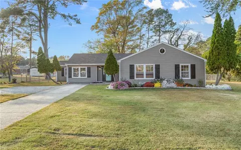 111 Moone Dr, Smithfield, VA 23430