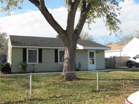 705 Windy Rd, Chesapeake, VA 23325