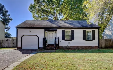 737 Leonard Ln, Newport News, VA 23601