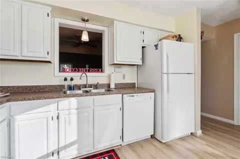Kitchen - 3920 Raintree Ct, Chesapeake, VA 23321 photo 3 of 3