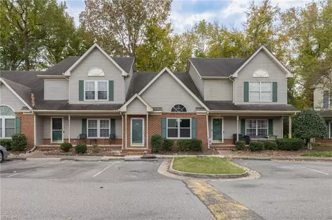 221 N Hill Ln, Chesapeake, VA 23322