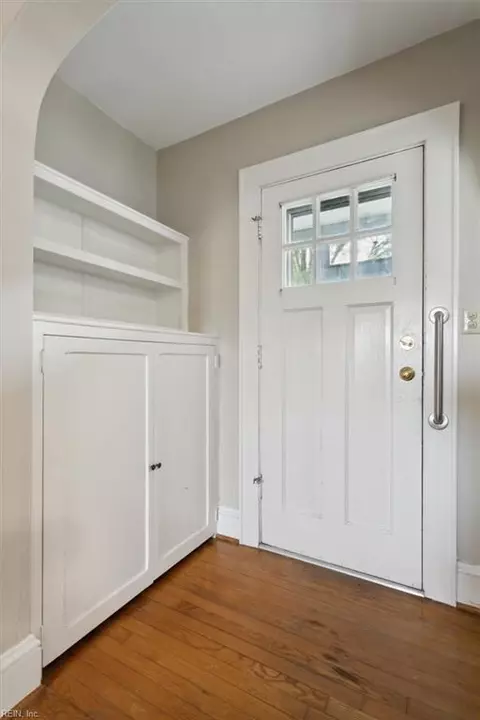 Entry Way - 3211 Matoaka Rd, Hampton, VA 23661 photo 3 of 3