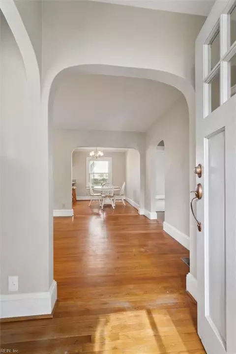 Entry Way - 3211 Matoaka Rd, Hampton, VA 23661 photo 1 of 3