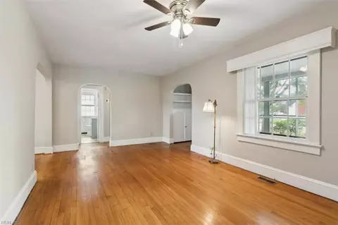 Living - 3211 Matoaka Rd, Hampton, VA 23661 photo 3 of 3