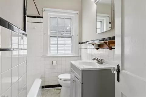 Bath - 3211 Matoaka Rd, Hampton, VA 23661 photo 1 of 3
