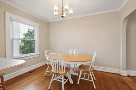 Dining - 3211 Matoaka Rd, Hampton, VA 23661 photo 2 of 3