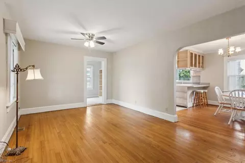 Living - 3211 Matoaka Rd, Hampton, VA 23661 photo 1 of 3