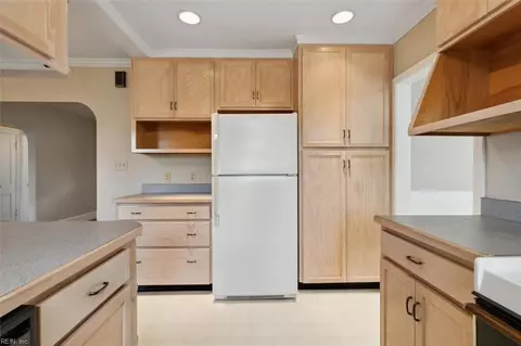 Kitchen - 3211 Matoaka Rd, Hampton, VA 23661 photo 5 of 5