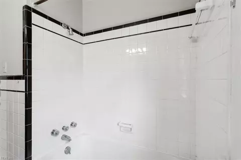 Bath - 3211 Matoaka Rd, Hampton, VA 23661 photo 3 of 3