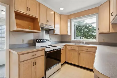 Kitchen - 3211 Matoaka Rd, Hampton, VA 23661 photo 2 of 5