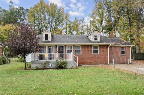 207 Shamrock Ave, Yorktown, VA 23693