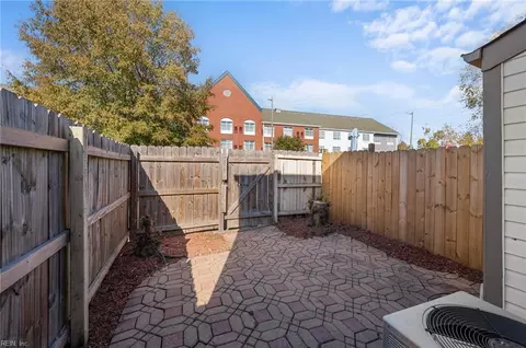 Exterior - 17 Christine Ct, Hampton, VA 23666 photo 3 of 4