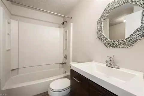 Bath - 17 Christine Ct, Hampton, VA 23666 photo 1 of 1