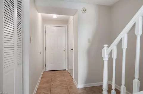 Entry Way - 17 Christine Ct, Hampton, VA 23666 photo 1 of 3