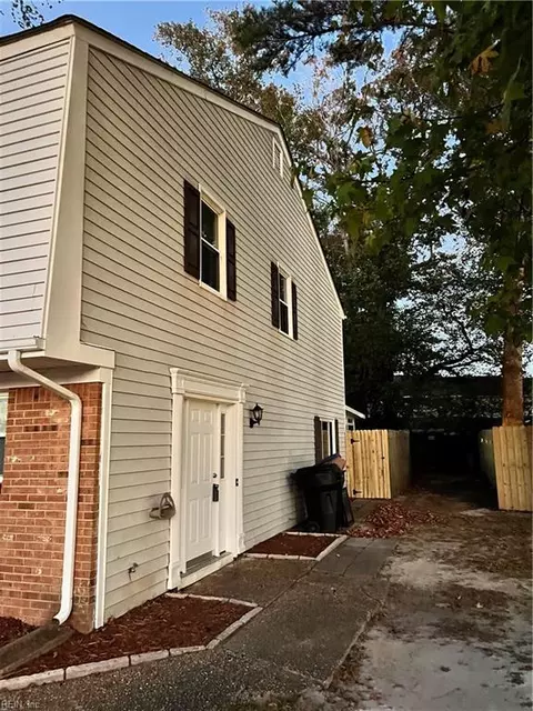 688 Biltmore Dr, Virginia Beach, VA 23454