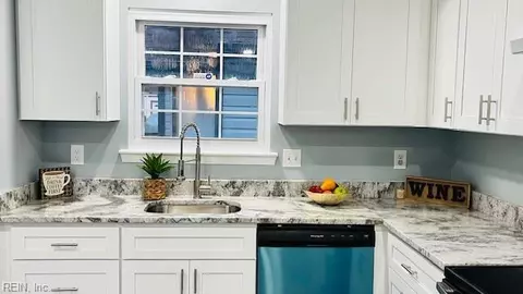3916 Topaz Ln, Virginia Beach, VA 23456