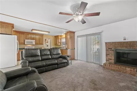 Living - 2877 E Point Dr, Chesapeake, VA 23321 photo 3 of 3