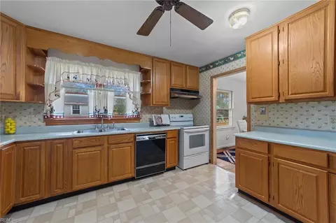 110 Raymond Dr, Hampton, VA 23666 photo 13