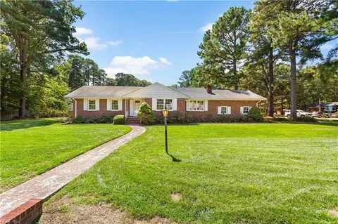 201 School Ln, Yorktown, VA 23692